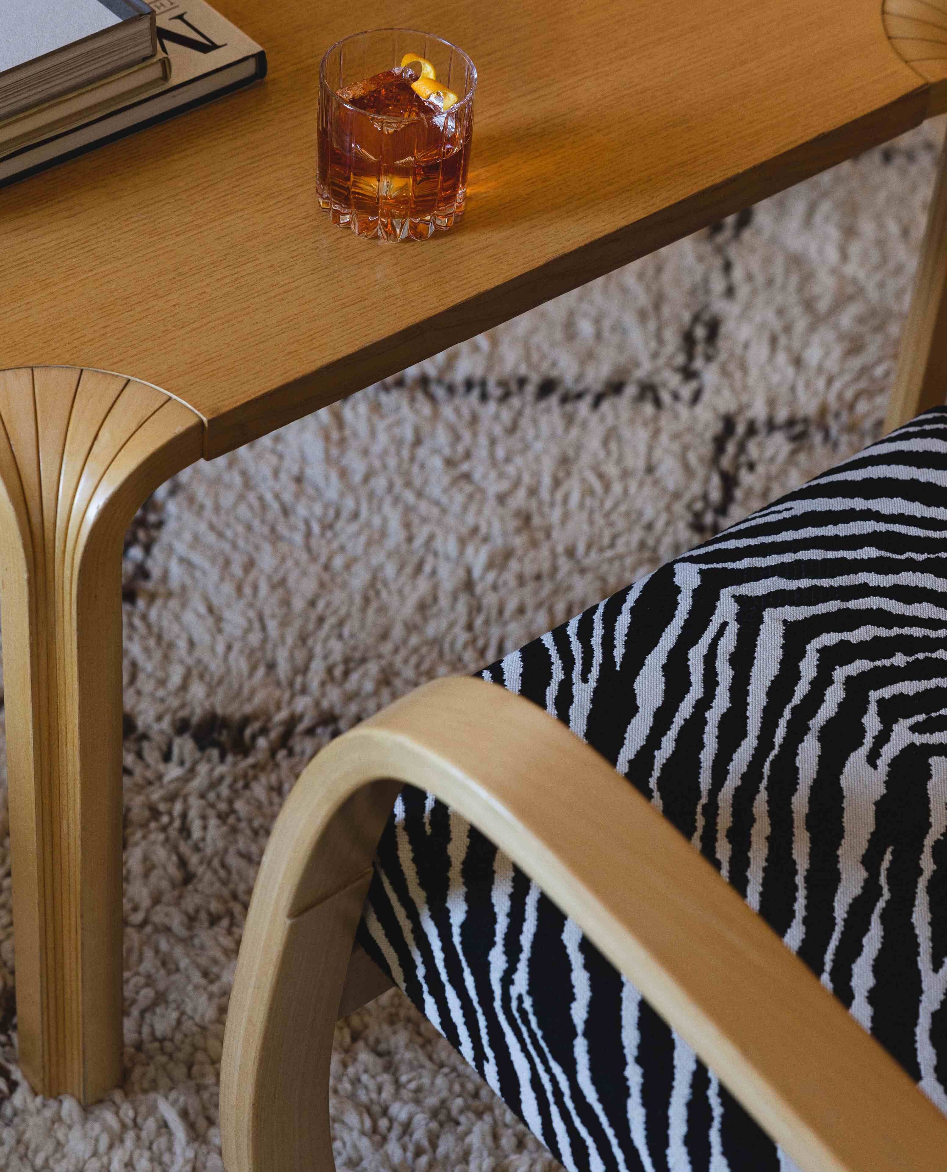 The cabinets offer an informal environment for business. Each room has its own identity and atmosphere.